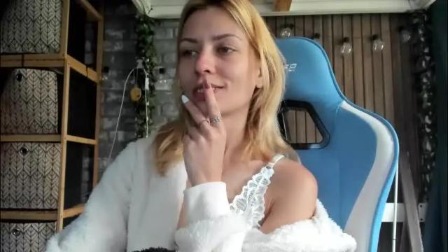 Image 12 of karoline121 Stream on Chaturbate on 25 days ago