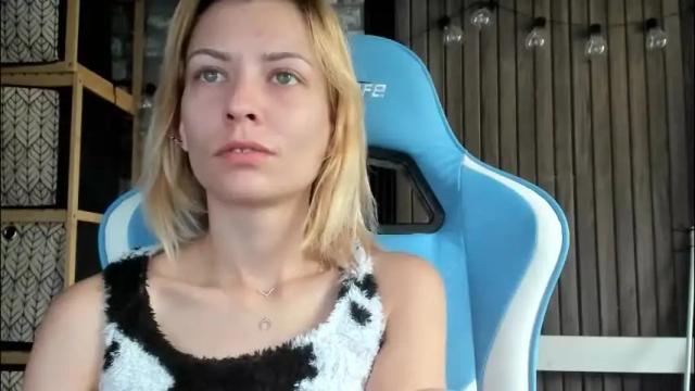 Image 8 of karoline121 Stream on Chaturbate on 24 days ago