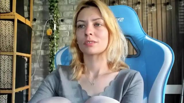 Image 2 of karoline121 Stream on Chaturbate on 23 days ago