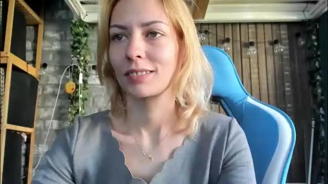 Image 8 of karoline121 Stream on Chaturbate on 23 days ago
