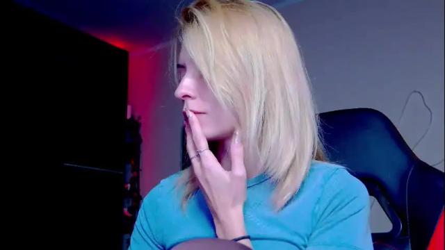 Image 3 of karoline121 Stream on Chaturbate on 21 days ago