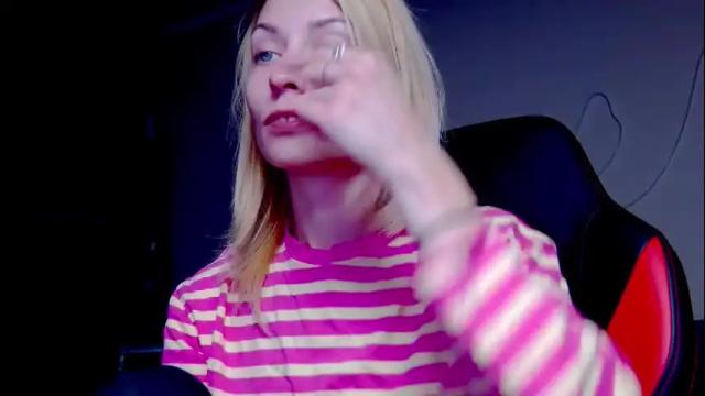 Image 3 of karoline121 Stream on Chaturbate on 20 days ago