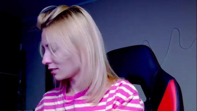 Image 7 of karoline121 Stream on Chaturbate on 20 days ago