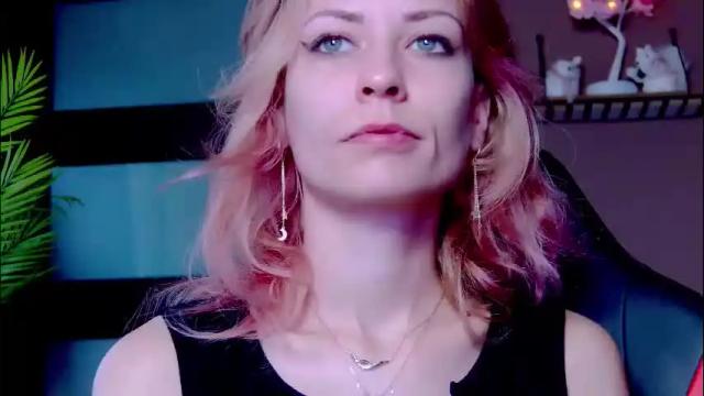 Image 10 of karoline121 Stream on Chaturbate on 26 days ago