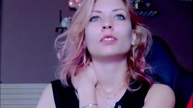 Image 2 of karoline121 Stream on Chaturbate on 26 days ago