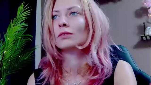 Image 12 of karoline121 Stream on Chaturbate on 25 days ago