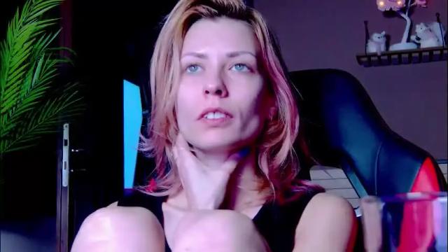 Image 4 of karoline121 Stream on Chaturbate on 25 days ago