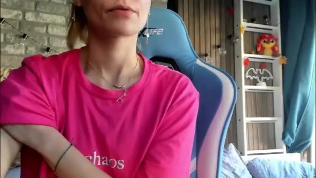Image 8 of karoline121 Stream on Chaturbate on 17 days ago