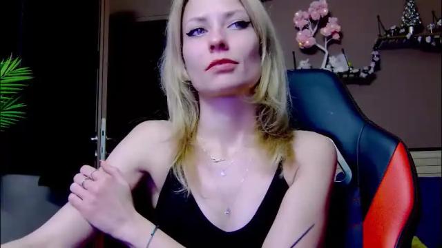 Image 7 of karoline121 Stream on Chaturbate on 13 days ago