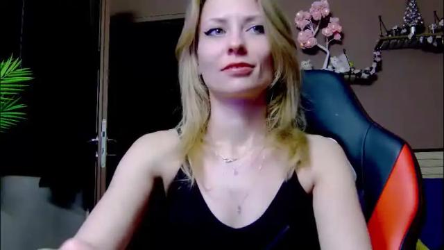 Image 8 of karoline121 Stream on Chaturbate on 13 days ago