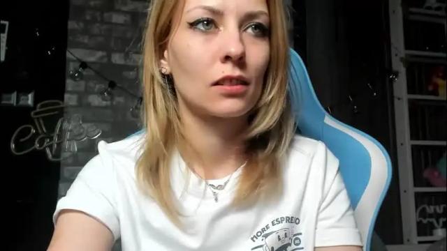 Image 12 of karoline121 Stream on Chaturbate on 6 days ago
