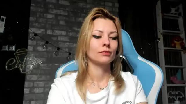 Image 6 of karoline121 Stream on Chaturbate on 6 days ago