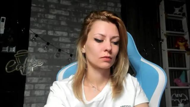 Image 7 of karoline121 Stream on Chaturbate on 6 days ago