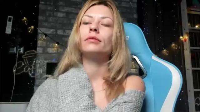 Image 3 of karoline121 Stream on Chaturbate on 6 days ago