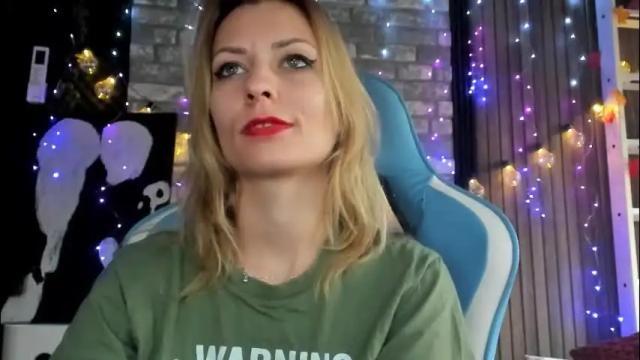 Image 10 of karoline121 Stream on Chaturbate on 1 day ago