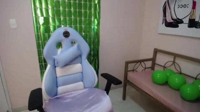 Image 3 of karoline_adams Stream on Chaturbate on 15 months ago