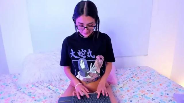 Image 7 of karoline_jones1 Stream on Chaturbate on 22 months ago