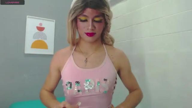 Image 4 of karoline_vonett Stream on Chaturbate on 19 months ago