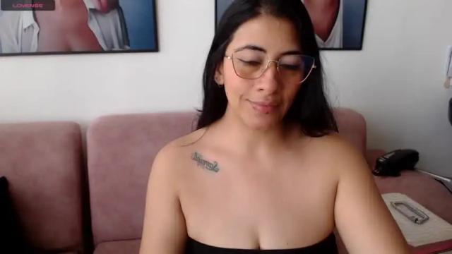 Image 2 of karoll_gh Stream on Chaturbate on 18 months ago