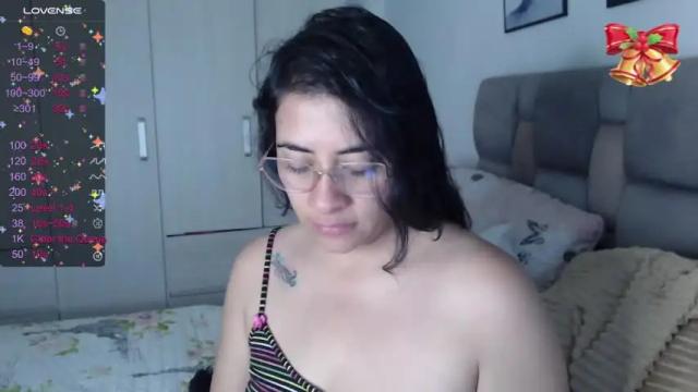 Image 4 of karoll_gh Stream on Chaturbate on 17 months ago
