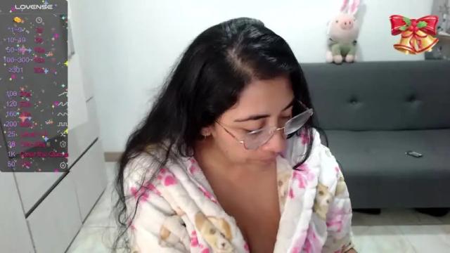 Image 8 of karoll_gh Stream on Chaturbate on 17 months ago