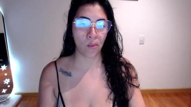 Image 2 of karoll_gh Stream on Chaturbate on 16 months ago