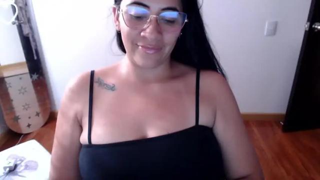 Image 4 of karoll_gh Stream on Chaturbate on 16 months ago