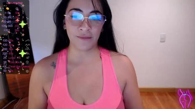 Image 3 of karoll_gh Stream on Chaturbate on 16 months ago