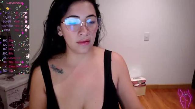 Image 7 of karoll_gh Stream on Chaturbate on 16 months ago