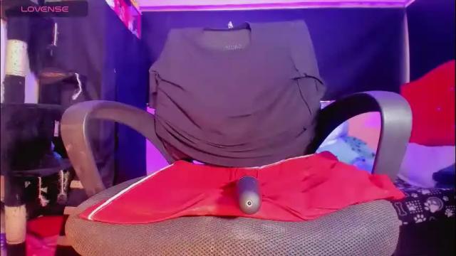 Image 2 of karoll_scoott Stream on Chaturbate on 22 days ago