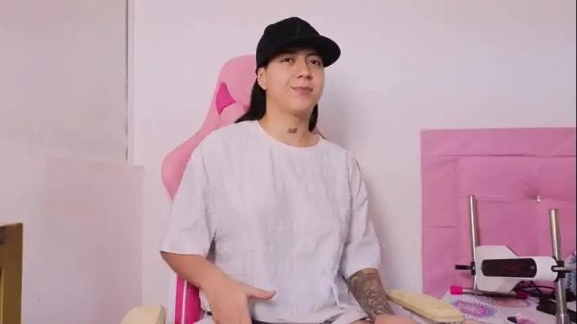 Image 4 of karollhorny Stream on Chaturbate on 3 days ago