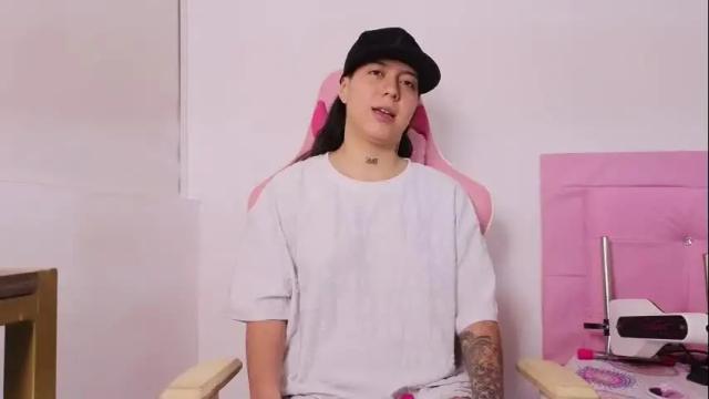 Image 8 of karollhorny Stream on Chaturbate on 3 days ago