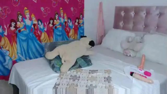 Image 2 of karollkane Stream on Chaturbate on 17 months ago