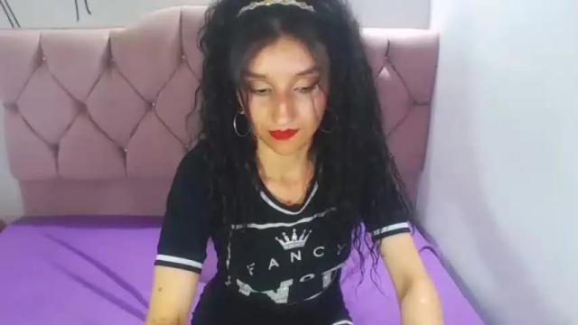 Image 3 of karolmora Stream on Chaturbate on 18 months ago