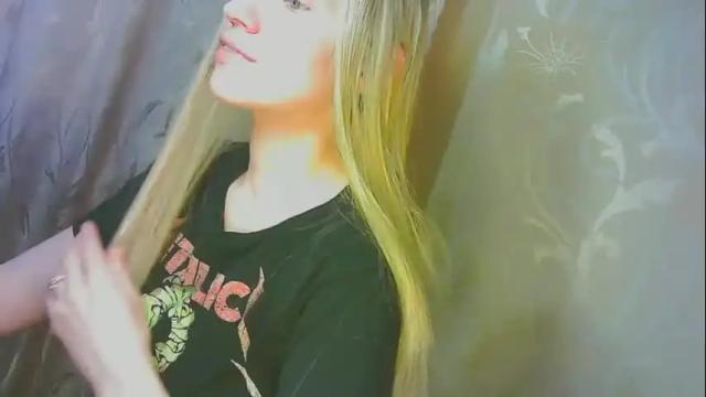 Image 2 of karolynafox Stream on Chaturbate on 16 days ago