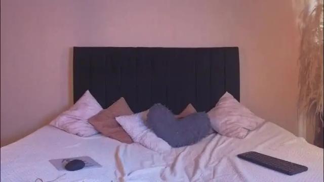 Image 2 of kassandra_james Stream on Chaturbate on 1 month ago