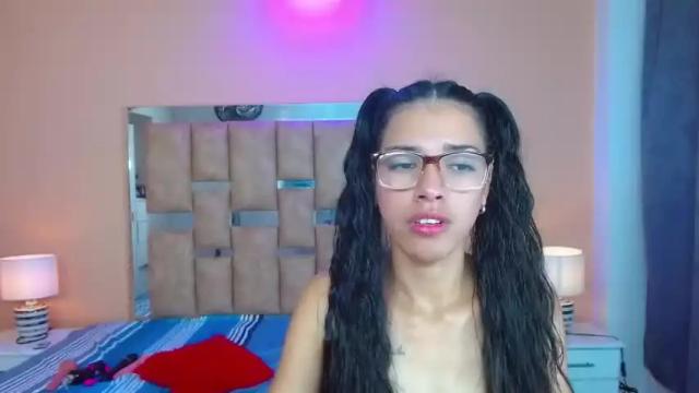 Image 4 of kassandrabenz Stream on Chaturbate on 16 months ago