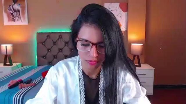 Image 2 of kassandrabenz Stream on Chaturbate on 16 months ago