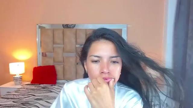 Image 8 of kassandrabenz Stream on Chaturbate on 15 months ago