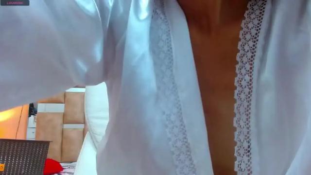 Image 8 of kassandrabenz Stream on Chaturbate on 14 months ago