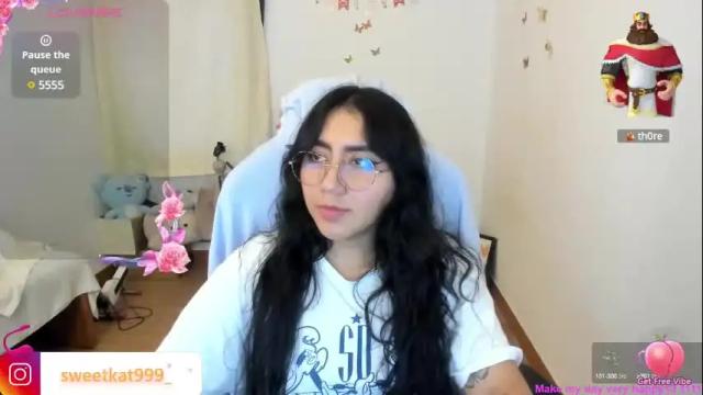 Image 2 of kat_ly_chan Stream on Chaturbate on 1 month ago