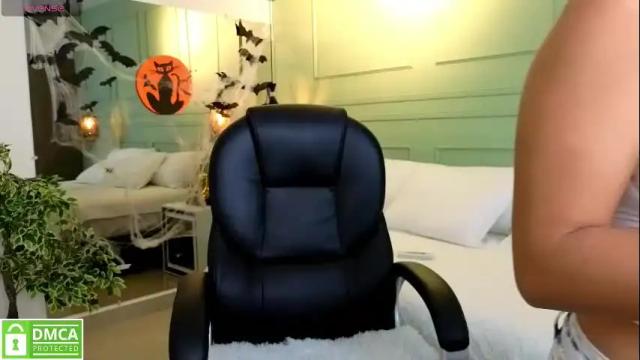 Image 12 of kataliina_18 Stream on Chaturbate on 11 days ago