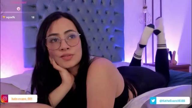 Image 2 of kate_evans1 Stream on Chaturbate on 13 days ago