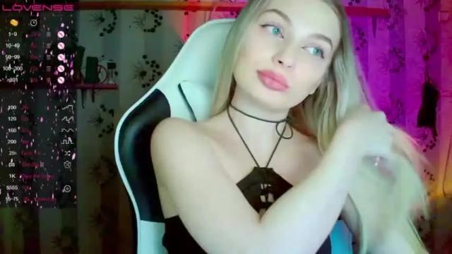 Image 3 of kate_peachy Stream on Chaturbate on 14 months ago