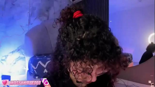 Image 2 of katemoss70 Stream on Chaturbate on 2 months ago