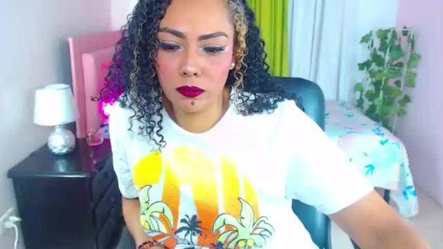 Image 2 of katerin_yaz Stream on Chaturbate on 20 months ago
