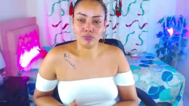 Image 3 of katerin_yaz Stream on Chaturbate on 19 months ago