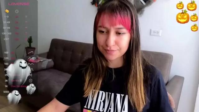 Image 3 of katherinepetite_ Stream on Chaturbate on 19 months ago