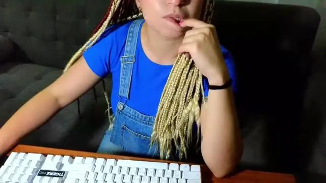 Image 10 of katherinepetite_ Stream on Chaturbate on 18 months ago