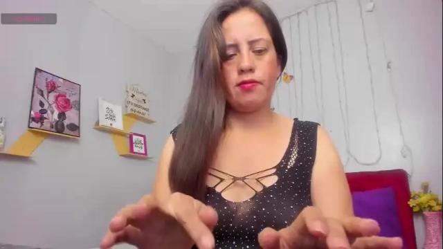Image 2 of kathina_giraldo Stream on Chaturbate on 1 month ago